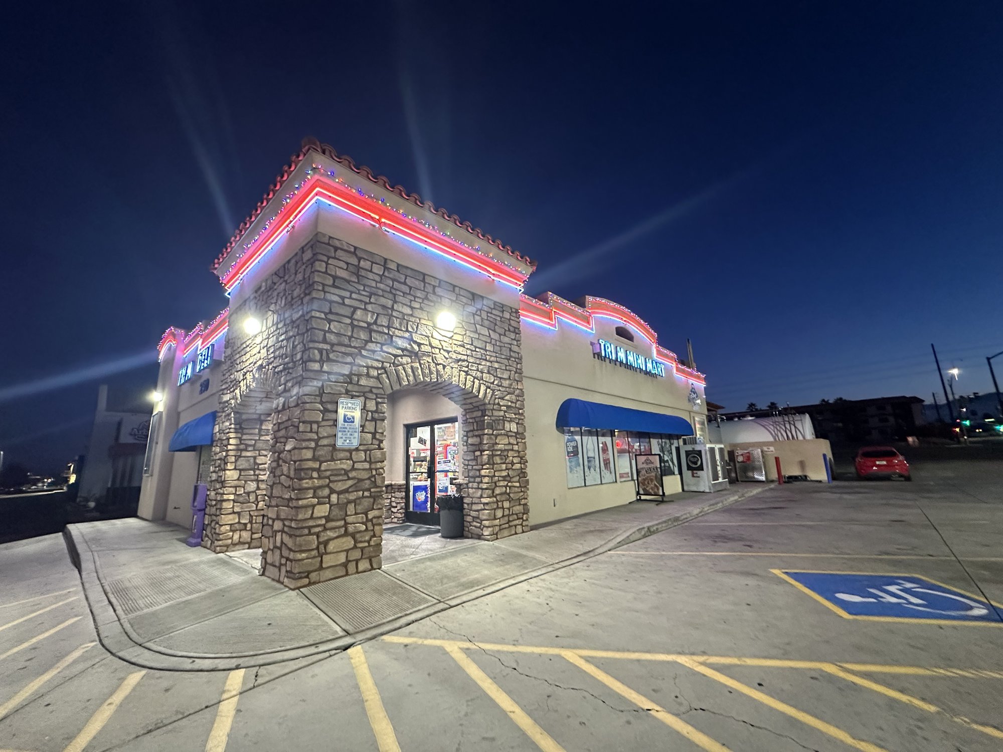 Tri-M Mini Mart store entrance, Lake Havasu City