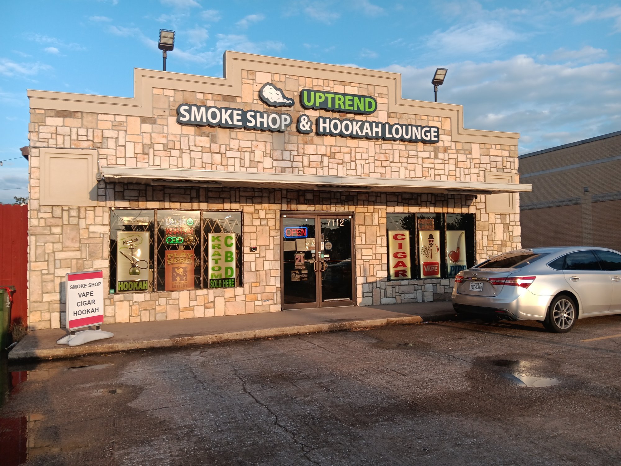 Uptrend Smoke Shop & Hookah Lounge store entrance, Colony